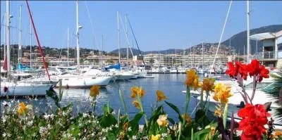 Ville du Var entre Saint-Tropez et le Lavandou, c'est :