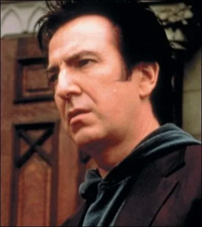 - Oui, monsieur, répondit Harry, agacé. Mais comment savez-vous... ?
- Il suffit que nous sachions, répliqua Rogue d'un ton autoritaire.