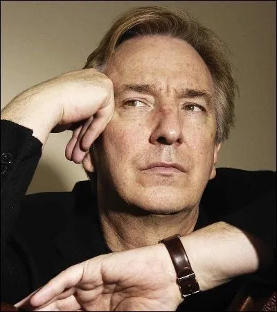 « Il avait déjà cette apparence de chauve-souris grotesque qu'il conserverait avec l'âge. »