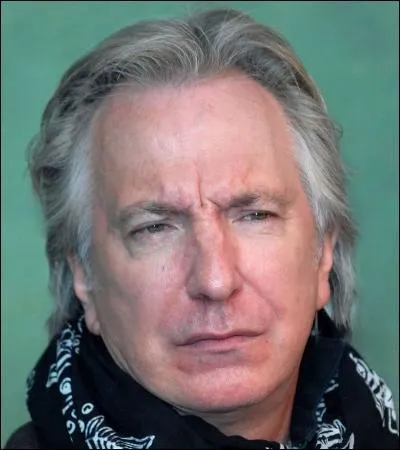  C'est mon surnom, expliqua-t-il. 
 Votre surnom, répéta Rogue. 
 Oui c'est comme ça que m'appellent mes amis, dit Harry. 
 Je sais ce qu'est un surnom, répliqua Rogue.