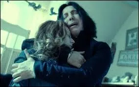 Après la mort de Lily (qui sera un terrible choc pour lui), Severus va accepter de protéger Harry. À Poudlard, il enseigne les potions et dirige Serpentard. Quel élève semble être son préféré ?