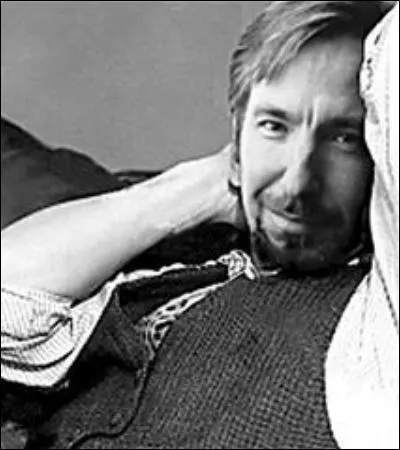 « Vous m'avez traité de lâche, Potter ? Lorsque votre père m'attaquait, c'était toujours à quatre contre un, alors je me demande comment vous l'appelleriez, lui ? »