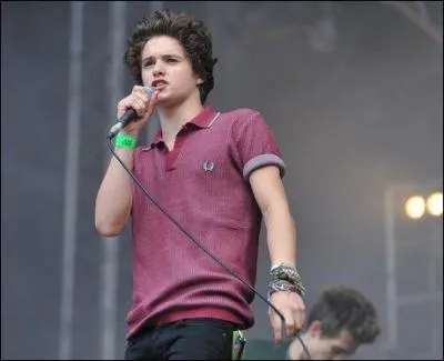 De quel instrument joue-t-il ?