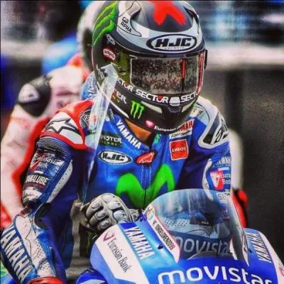 En 2015, combien de GP Jorge Lorenzo a-t-il remporté d'affiler ?