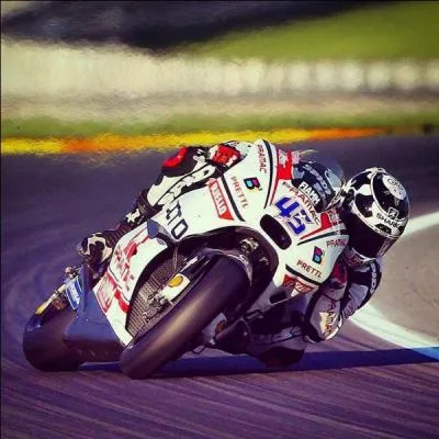 De quelle nationalité le pilote Scott Redding est-il ?