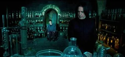 Le sorcier Severus Rogue était également un Occlumens et un Legilimens reconnu par la communauté magique. Que lui a notamment permis son talent d'Occlumens vis-à-vis de Lord Voldemort ?