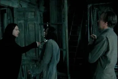 Dans "Harry Potter et le Prisonnier d'Azkaban", Severus Rogue se doit de collaborer avec le Professeur Remus Lupin qu'il n'apprécie guère alors que Sirius Black vient de s'échapper d'Azkaban. Dans le film, dans quel lieu se précipite-t-il lorsqu'il apprend que le parrain de Harry Potter est entré dans Poudlard ?