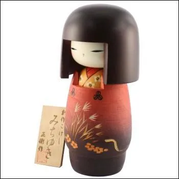 Cette kokeshi porte un manteau aux couleurs d'une saison. Laquelle ?