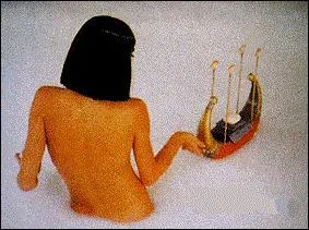 Quelle reine d'Égypte avait pour habitude de se baigner dans du lait d'ânesse ?