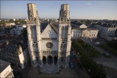 L'ETAP est indispensable pour atterrir dans cette ville, alors tractionnez et atterrissez dans la DZ !
