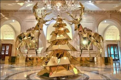 Une petite derni&egrave;re, pour quelle f&ecirc;te l'h&ocirc;tel est-il d&eacute;cor&eacute; ?