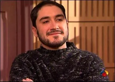 Avec quel personnage Juan est-il en couple durant la majeure partie de la série ?