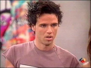 Jero trompe Lola avec :