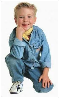 Complétez par le prénom : "Je m'appelle ... / J'ai 4 ans et j'suis petit / Dur dur d'être bébé" :