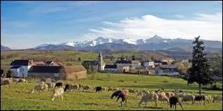 Le commune midi-pyrénéenne de Loucrup se trouve dans le département ...