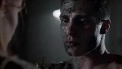 Jackson devient un loup-garou mais quand il ouvre les yeux, ils sont :