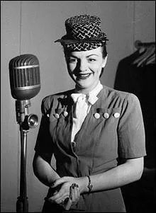 Qui nous chante ses sonorités étranges, toutes gaies :  Entendez-vous le chica chica boom chic..c'est un peu fou mais on s'en fout. Vous aurez le coeur gai si comme moi vous chantez ? Elle fut nommée Lady par la reine d'Angleterre, connut une carrière internationale et subit une lobotomie. Une grande de la chanson québécoise !