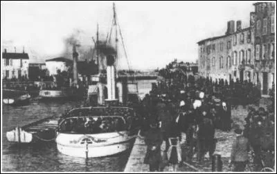 Il y a longtemps, Jacques Higelin chantait : « Cayenne, c'est fini ! ». Comment sont immatriculées les embarcations de ce port sur le Maroni ?