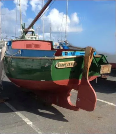 Ces bateaux ne sont pas des restaurants universitaires, ils viennent de La Réunion ! Quel est leur indicatif ?