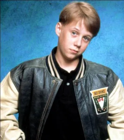 Comment s'appelle l'acteur qui joue Brighton Sheffield ?