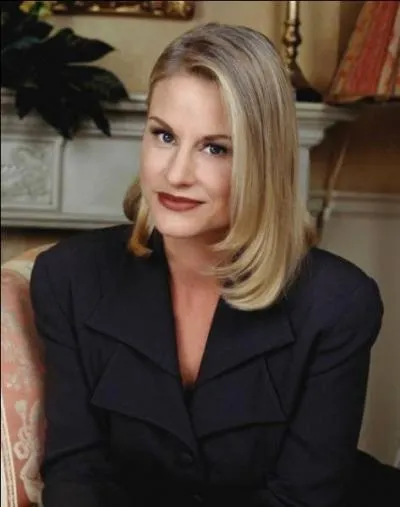 Comment s'appelle l'actrice qui joue CC Babcock ?