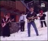 "Etoile des neiges, au coeur amoureux..." sont des paroles du groupe Simon et...