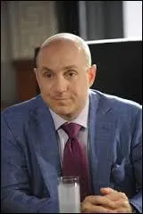 Comment s'appelle la première cible d'Arrow ?