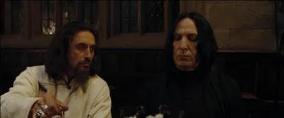 Igor Karkaroff. Aux côtés des Mangemorts lors de la Première Guerre des Sorciers, Igor Karkaroff échappe à la prison d'Azkaban en trahissant plusieurs Mangemorts. Devenu directeur de l'école de Durmstrang, que lui arrive-t-il lors du retour de Lord Voldemort ?