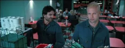 Thorfinn Rowle. Assistant les Mangemorts lors de la Bataille de la Tour d'Astronomie dans "Harry Potter et le Prince de Sang-Mêlé", où tente-t-il, avec Antonin Dolohov, de capturer Harry Potter et ses amis dans "Harry Potter et les Reliques de la Mort" (Partie I) ?