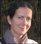 Terminons avec cette femme qui a écrit un bon nombre de livres, c'est Elodie...