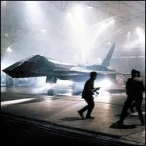 Clint Eastwood charg de rcuprer un avion ultrasecret de l'autre ct du rideau de fer