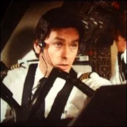 Alain Delon en commandant de bord du Concorde, avec Sylvia Kristel en htesse