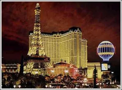 Qui chantait "Il rêvait d'une ville étrangère, une ville de filles et de jeux" dans sa chanson "Les murs de poussière" ?