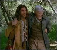 Où Michaela dépose-t-elle une annonce pour trouver une maison ? Et qui l'aide à en trouver une ?