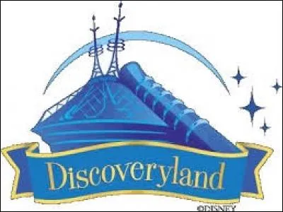 Quelles attractions sont présentes dans Discoveryland ?