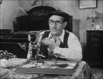 Dans "Les Diaboliques" il habite &agrave;...