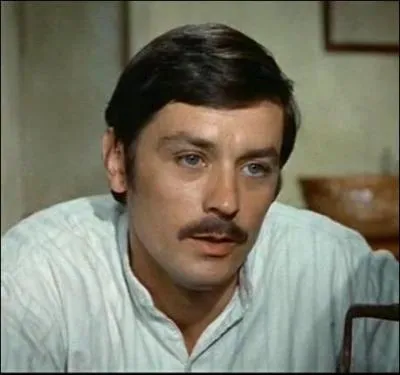 Quel bagnard en fuite incarne Delon dans "La veuve Couderc" ?