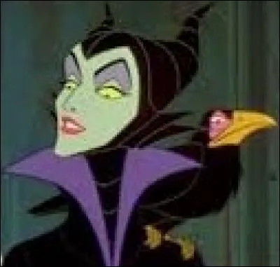 En quoi Maléfique se transforme-t-elle à la fin du film ?