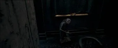 Deuxième Partie.
Le 12, Square Grimmaurd possède une entrée assez imposante. On peut notamment y voir le portrait de Walburga Black, la mère de Sirius Black. Parmi les sorciers (sorcières) suivantes, qui avait-elle l'habitude d'insulter ?