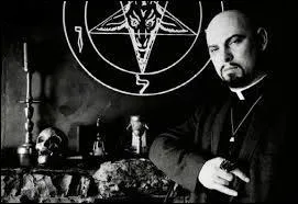 Selon certains avis, cette organisation occulte serait assimilable à une secte. Créée en 1966 par Anton LaVey, cela porte le nom de :