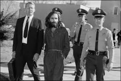 A la fin des années 60, Charles Manson fonde une communauté nommée "la famille", groupe auteur de plusieurs assassinats en Californie, fin des années 60. Début 1971, Manson fut inculpé dans l'affaire du meurtre de Sharon Tate, épouse d'un célèbre cinéaste. Il s'agit de :