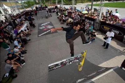 De quand date la première compétition de skate ?