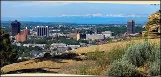 Quelle grande ville se trouve à côté de Yellowstone ?