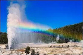 Yellowstone est le parc national :