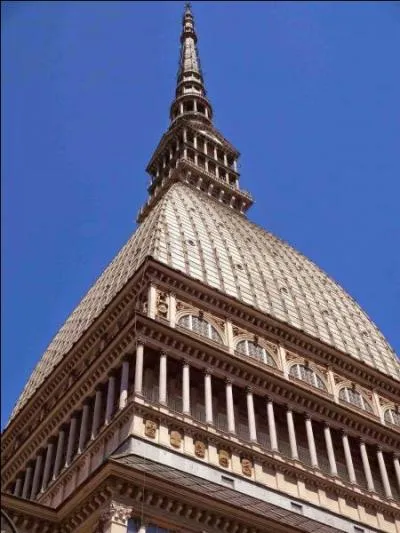 La Mole Antonelliana, symbole de la ville, est le siège du musée national du cinéma. Dans quelle ville se trouve-t-elle ?