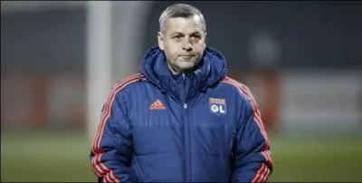 Qui est l'entraîneur de l'Olympique lyonnais actuellement ?