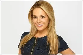 Qu'a fait Kate à Hanna pour l'humilier au mariage de Tom et Isabel ?