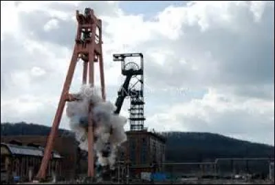 Quel événement lié à l'économie de la Moselle survient en avril 2003 ?