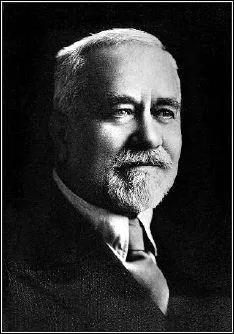 Albert Calmette a des rues à son nom dans de nombreuse villes. À quoi doit-il en partie sa notoriété ?