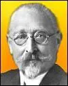 Camille Guérin, vétérinaire biologiste de son état, a lui aussi nombre de rues, lycées et hôpitaux à son nom. Quelle invention l'a rendu célèbre ?